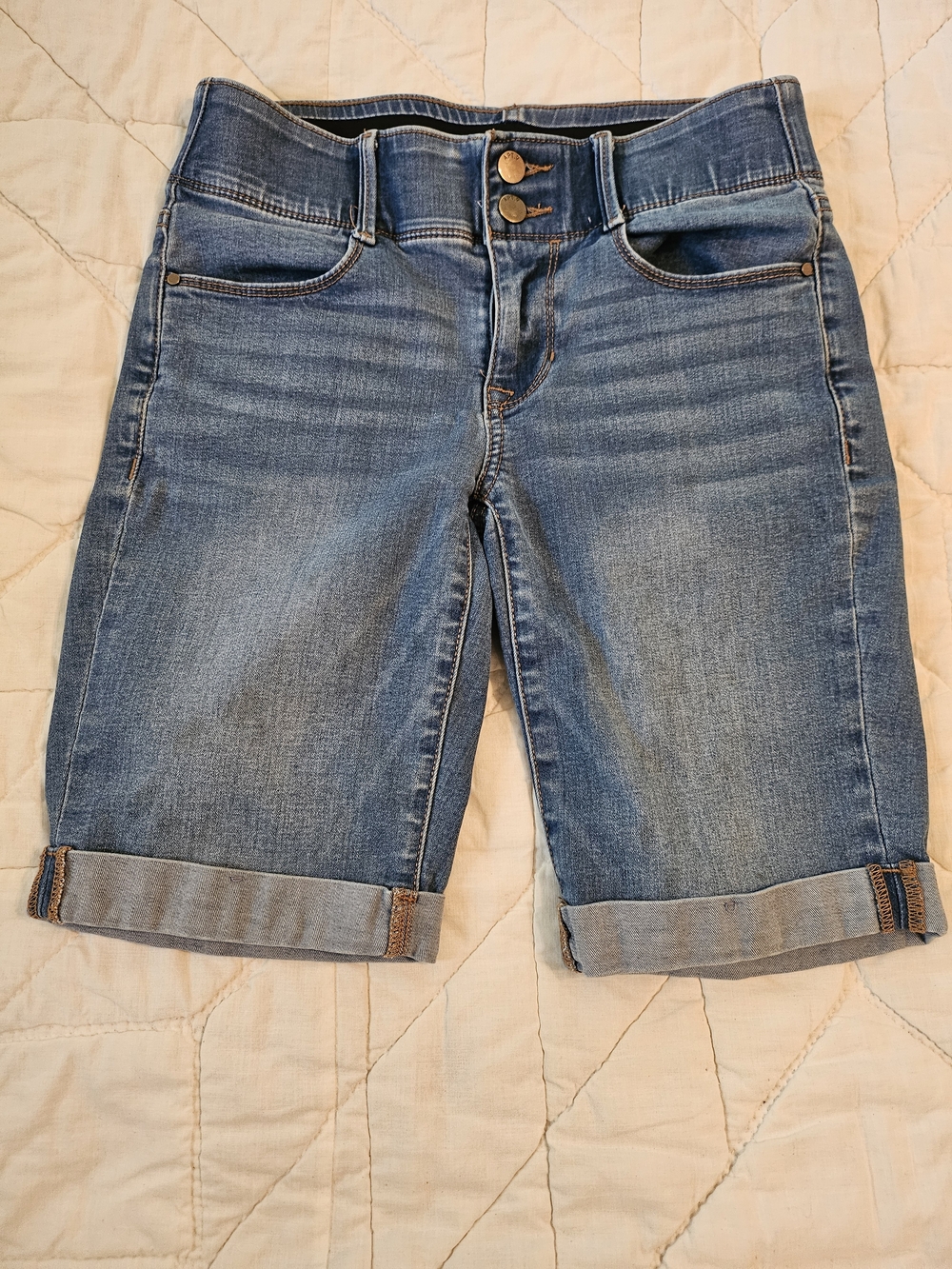 Apt. 9 - 2 Button Bermuda Shorts w/ Comfort Waistband - Size 4 - Picture 1 of 7